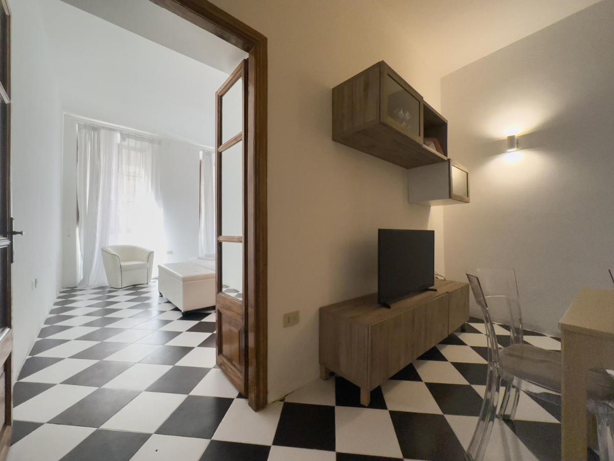 Domus Sant'Elena 2 Apartment Рим Екстериор снимка