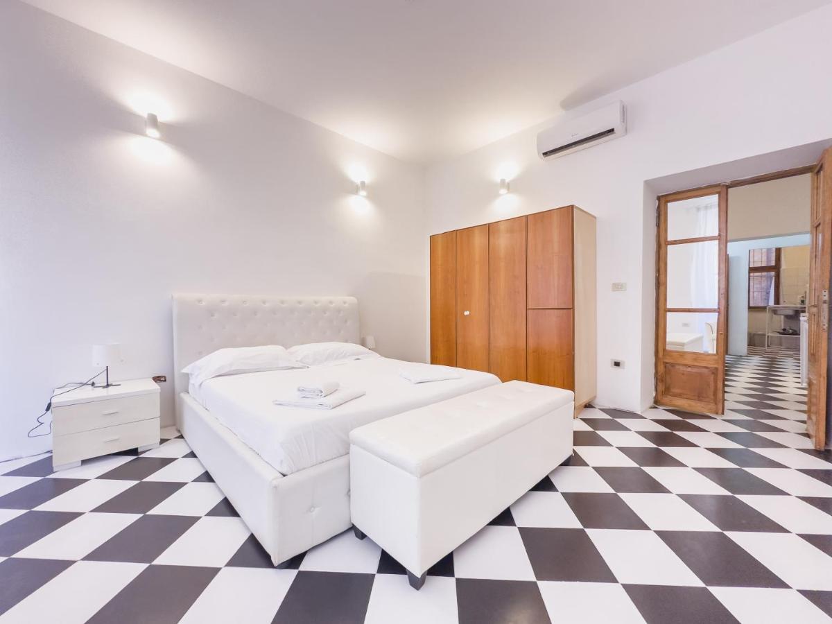 Domus Sant'Elena 2 Apartment Рим Екстериор снимка