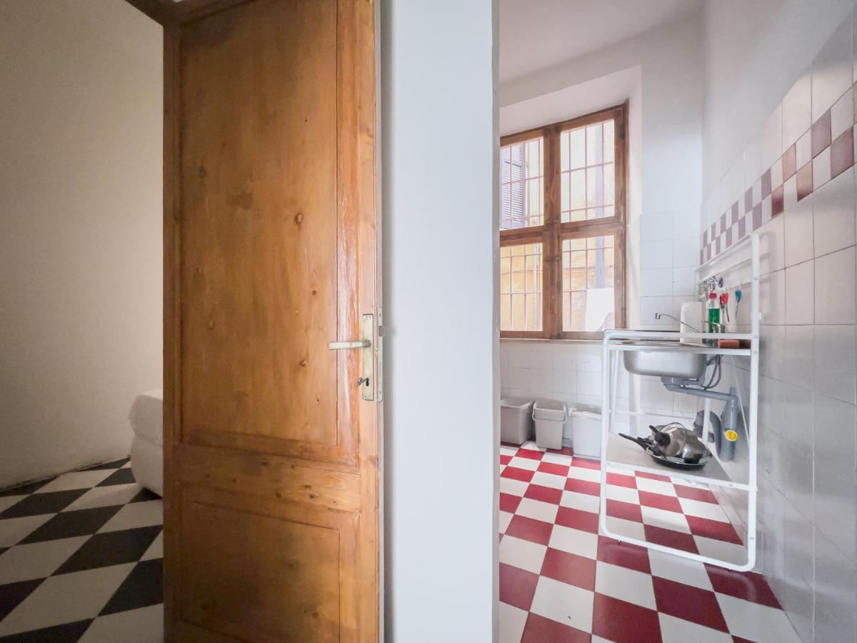 Domus Sant'Elena 2 Apartment Рим Екстериор снимка
