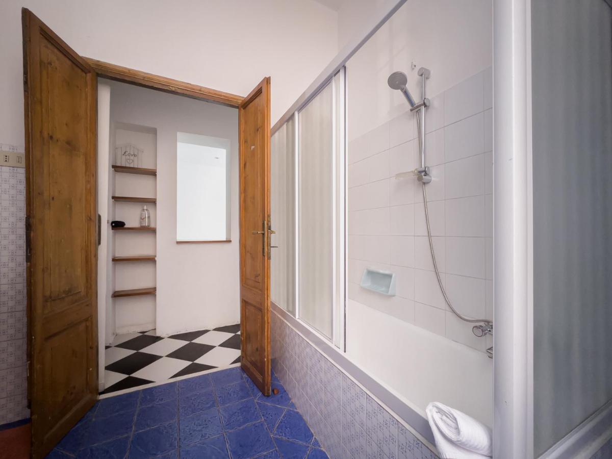 Domus Sant'Elena 2 Apartment Рим Екстериор снимка