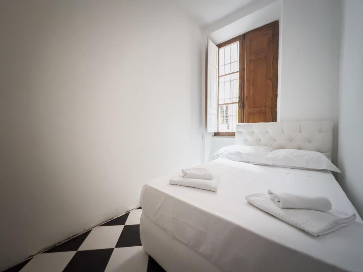 Domus Sant'Elena 2 Apartment Рим Екстериор снимка