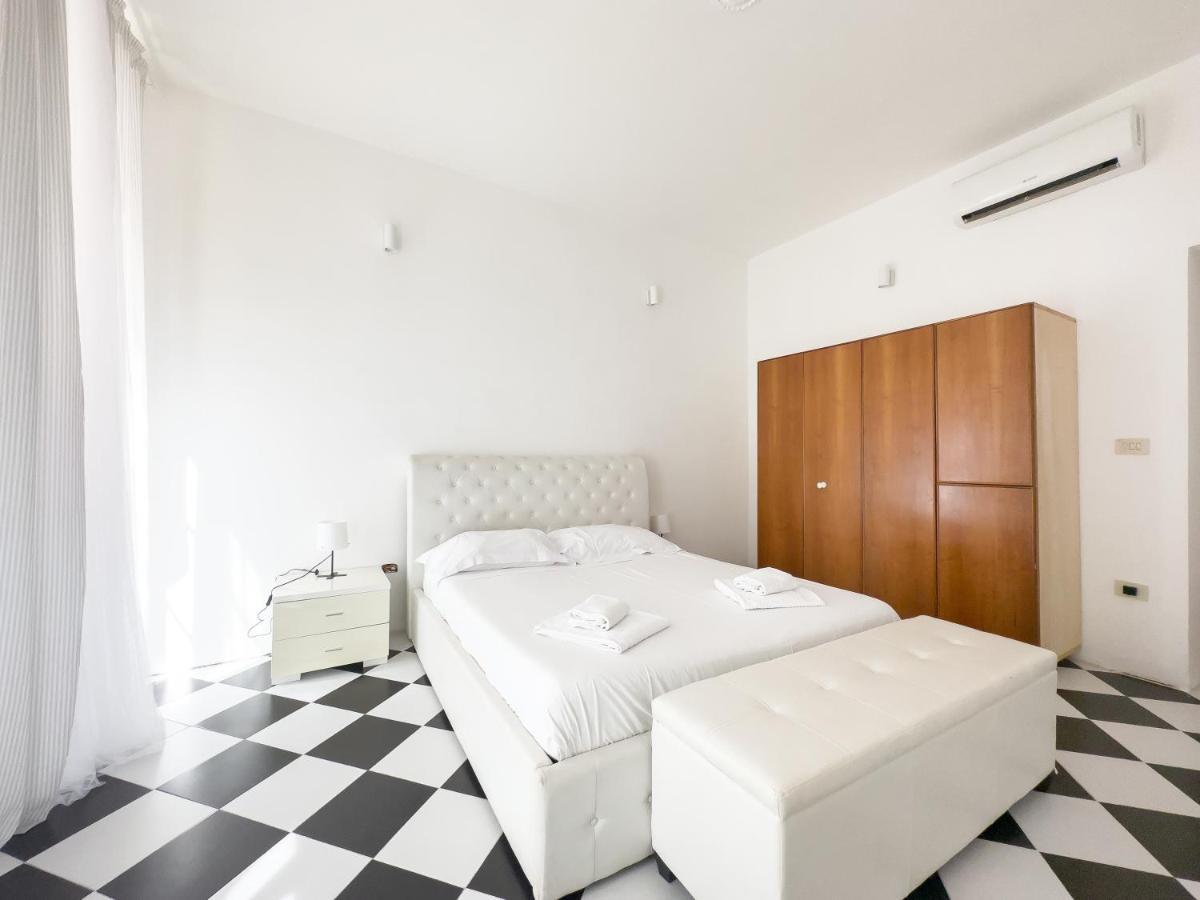 Domus Sant'Elena 2 Apartment Рим Екстериор снимка